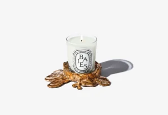 Pequeño portavelas de bronce dorado – para velas clásicas