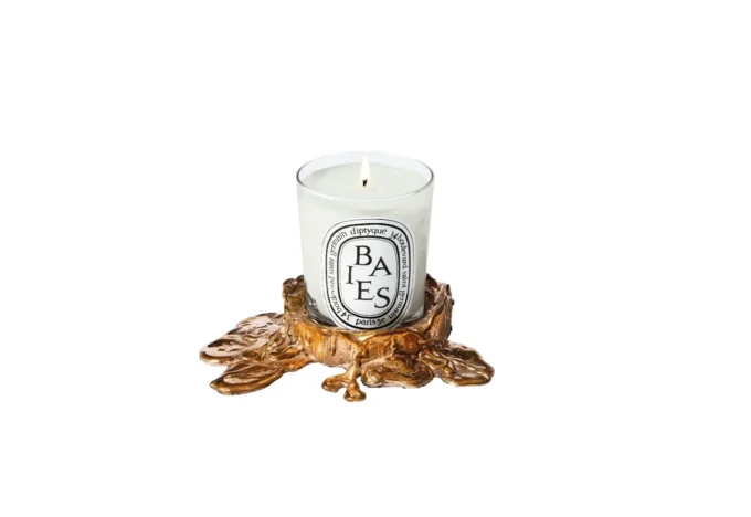 Pequeño portavelas de bronce dorado – para velas clásicas