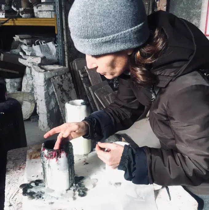 Portavelas mediano de bronce dorado – para velas clásicas